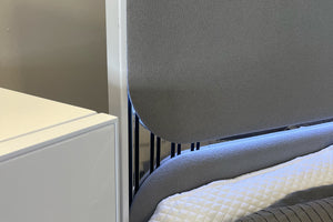 Bellmar Cama Queen, Gavetero con Espejo & Mesa de Noche