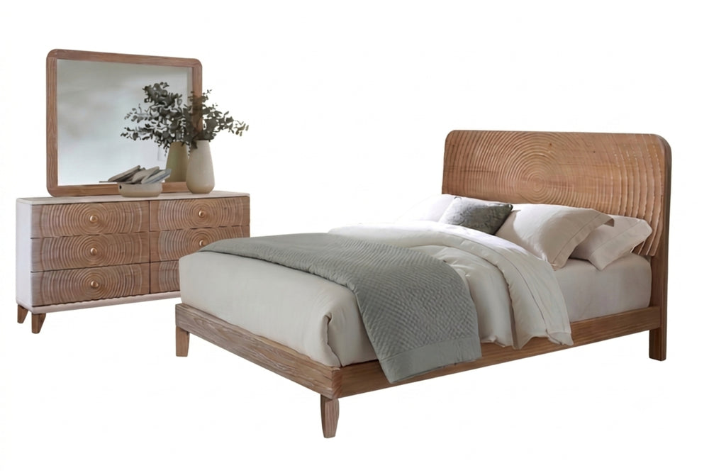 Un conjunto de muebles de dormitorio de estilo moderno de mediados de siglo que incluye una cama con plataforma de madera y cabecero curvo, una cómoda a juego de seis cajones con espejo rectangular y ropa de cama en tonos neutros.
