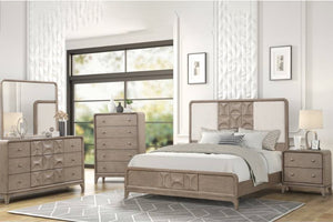 Dormitorio cuidadosamente distribuido con muebles de madera que incluyen una cama, una cómoda y mesitas de noche.