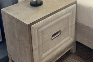 Lakelyn Cama, Gavetero con Espejo & Mesa de Noche 