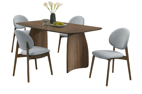 Juego de mesa de comedor con seis sillas azules sobre fondo blanco.