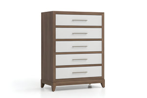 Chest de madera marrón con cinco gavetas blancas sobre fondo blanco.