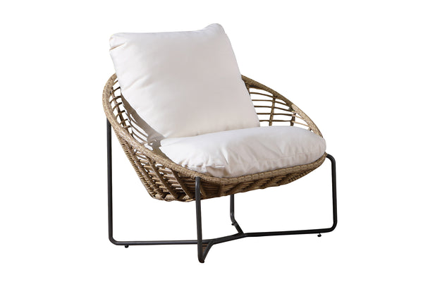 Sillas para patio exterior con cojines blancos