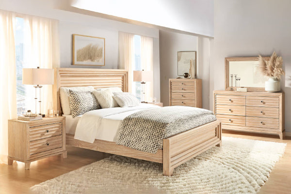 Conjunto de muebles de dormitorio de madera que incluye cama, mesitas de noche y gavetero con espejo en una habitación luminosa.