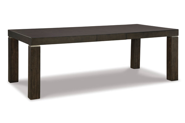 Mesa de comedor rectangular de madera en tono marrón oscuro, con superficie lisa, bordes rectos y cuatro patas gruesas de diseño cuadrado.