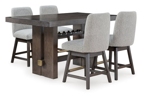Mesa rectangular marrón oscuro con cuatro taburetes con acolchado gris claro en marco marrón oscuro en fondo blanco. 