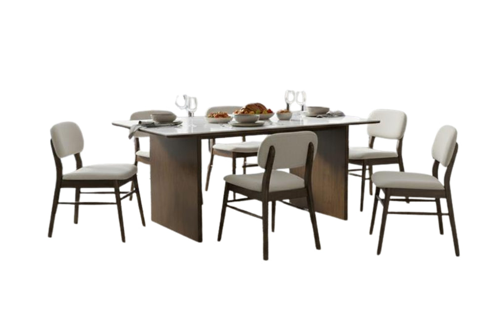 Juego de mesa de comedor con seis sillas sobre fondo blanco.