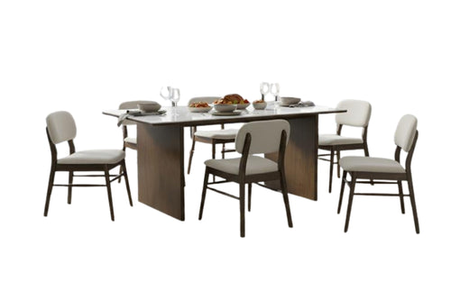 Juego de mesa de comedor con seis sillas sobre fondo blanco.