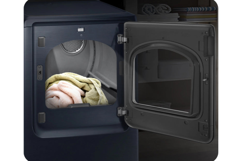 Secadora Samsung en azul marino sobre fondo blanco.