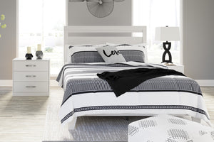 Flannia Queen Bed/Nightstand Set