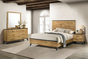 Conjunto de habitación hecho de madera marrón claro que incluye una cama, una mesa de noche y un gavetero con espejo en una habitación al estilo rústico. 