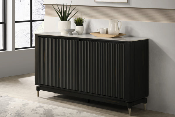 Servidor negro con encimera blanca en un ambiente interior moderno.