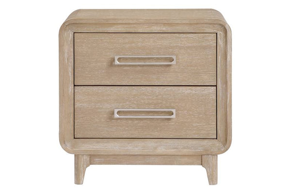 Mesa de noche de dos gavetas de color crema sobre un fondo blanco. 