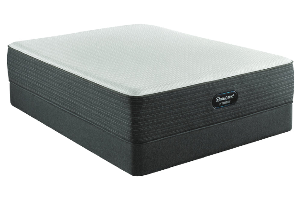 Mattress gris con logo "Beautyrest Hybrid" sobre un fondo blanco. 