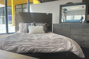 Lavender Cama Queen & Gavetero con Espejo