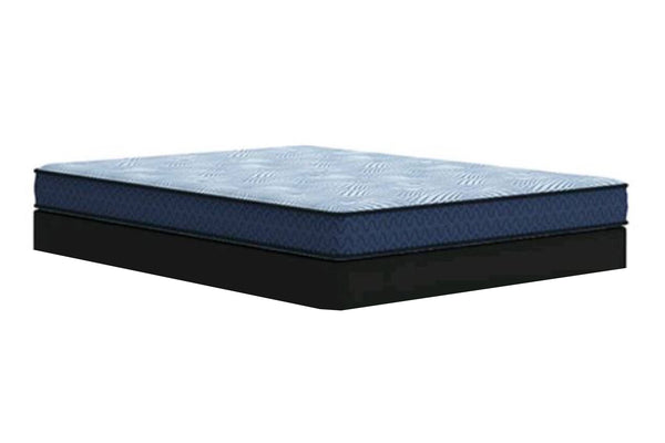 Mattress azul sobre un fondo blanco. 