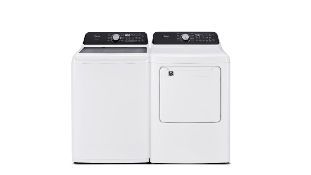 Un combo de lavadora y secadora, de colores blanco y negro, mostrado uno al lado del otro sobre un fondo blanco sólido.