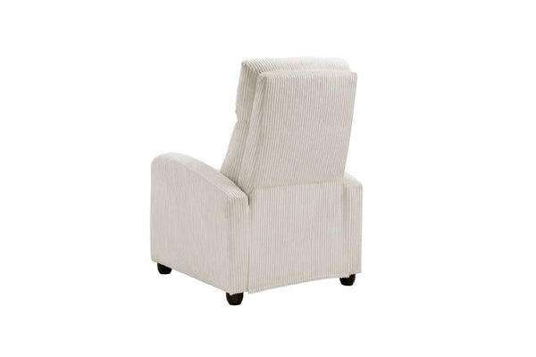 Vista posterior de silla reclinable crema en una sala con elementos decorativos.  