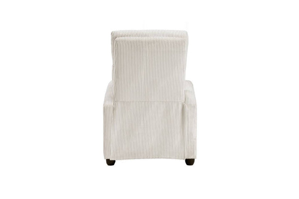 Vista posterior de silla reclinable crema en una sala con elementos decorativos.  