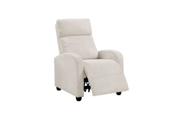 Silla reclinable crema sobre un fondo blanco. 