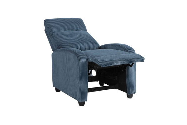 Silla reclinable azul sobre un fondo blanco. 