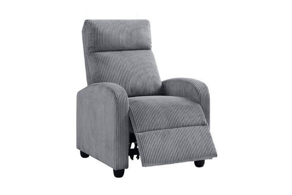 Silla reclinable gris sobre un fondo blanco. 