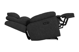 Vista lateral de butaca reclinable negro con reposapiés y espaldar extendidos sobre un fondo blanco. 