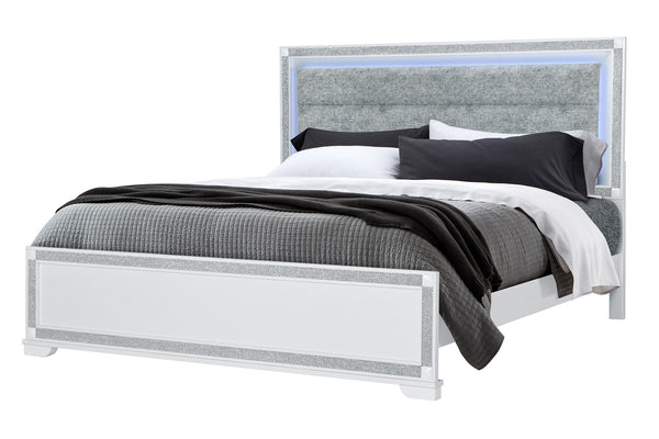 Cama con ropa de cama gris y marco blanco sobre fondo blanco.