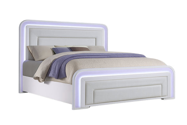 Cama moderna con iluminación LED sobre fondo blanco.