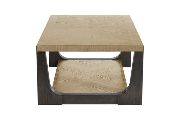 Mesa de centro de madera con superficie texturizada sobre fondo blanco.