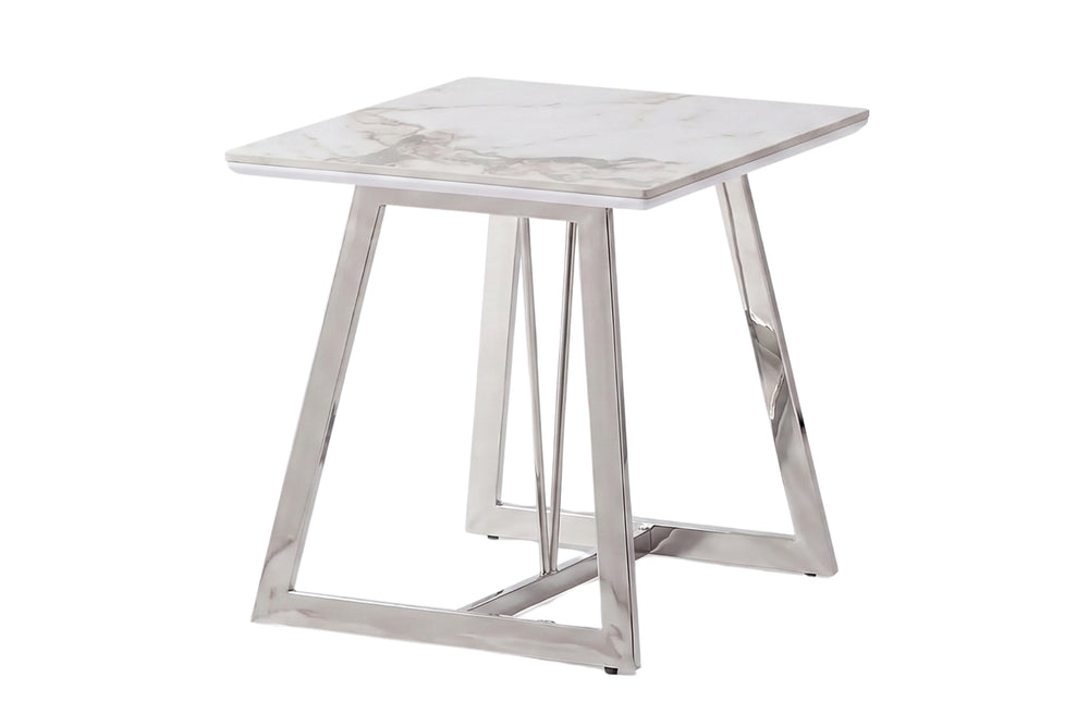 Mesa de esquina de tope de mármol blanco con base metálica sobre un fondo blanco. 