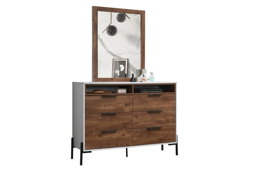Gavetero moderno con seis gavetas en madera oscura, estructura gris con patas negras y espejo rectangular a juego sobre fondo blanco.