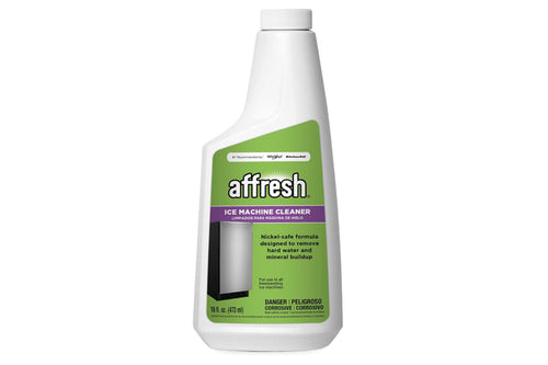 Botella de limpiador para máquinas de hielo Affresh de 16 oz, formulada para eliminar acumulación de minerales y residuos de agua dura. Envase blanco con etiqueta verde, diseñado para uso en máquinas de hielo independientes.