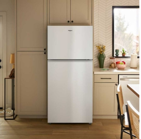 19.3' Nevera con Congelador Superior con Refrigeración de Cobertura Total