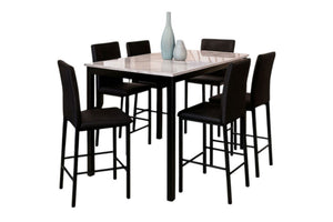 Juego de comedor de altura tipo counter con mesa rectangular de cubierta blanca efecto mármol, estructura negra y seis sillas altas tapizadas en negro con reposapiés.