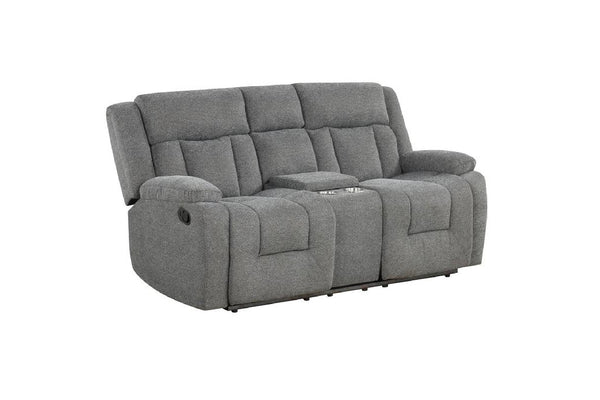 Loveseat gris reclinable manual sobre fondo blanco.