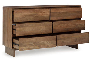 Gavetero de seis gavetas abiertas hecho de madera marrón sobre un fondo blanco. 