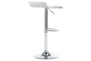 Taburete de color blanco con base metálica con ajuste de altura y reposapiés sobre un fondo blanco. 