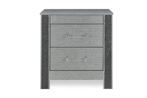Mesa de noche gris texturizada con dos gavetas sobre fondo blanco.