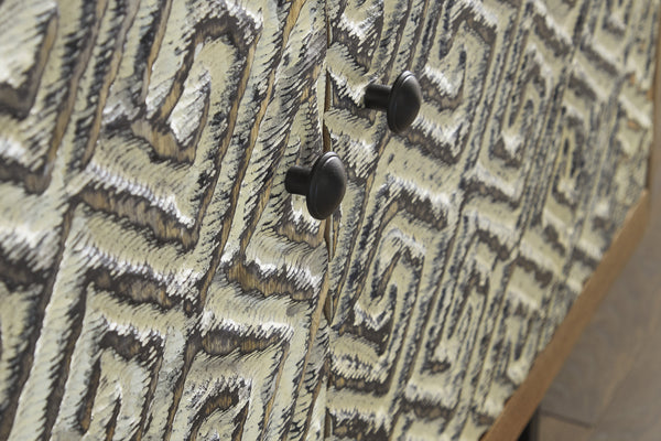 Ashley Kerrings Cabinete de acento