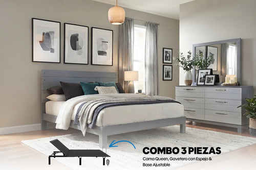 Un dormitorio decorado que muestra una cama gris claro, una cómoda gris a juego y un sillón negro sobre una alfombra blanca, con el texto "COMBO 3 PIEZAS" y una pequeña imagen del sillón. No hay ninguna persona ni animal presente, pero no se trata de una fotografía de producto aislada y nítida, ya que es una escena de la habitación completa, por lo que la categoría Estilo de vida se ajusta mejor a la categoría Producto/Embalaje.