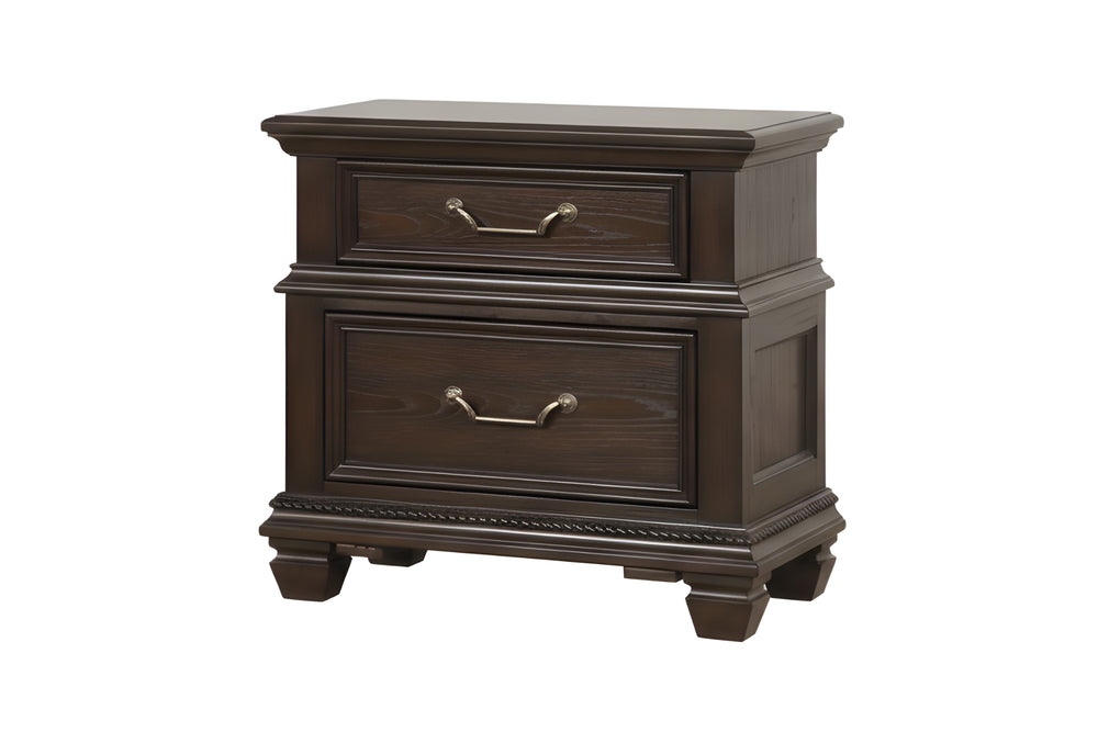 Mesa de noche hecha de madera marrón oscuro con dos gavetas sobre un fondo blanco. 