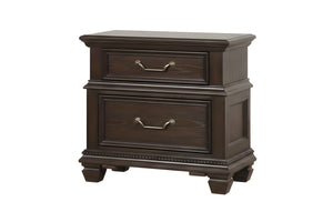 Mesa de noche hecha de madera marrón oscuro con dos gavetas sobre un fondo blanco. 