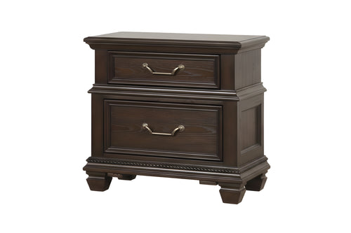 Mesa de noche hecha de madera marrón oscuro con dos gavetas sobre un fondo blanco. 