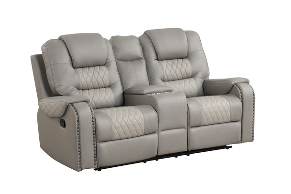 Loveseat reclinable de color gris sobre un fondo blanco. 
