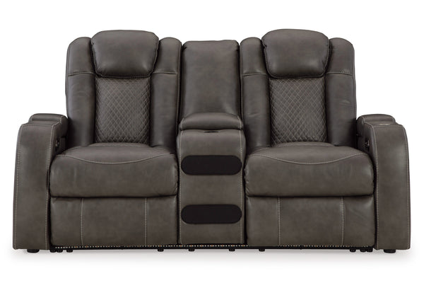 Loveseat reclinable eléctrico de negro con consola sobre un fondo blanco. 