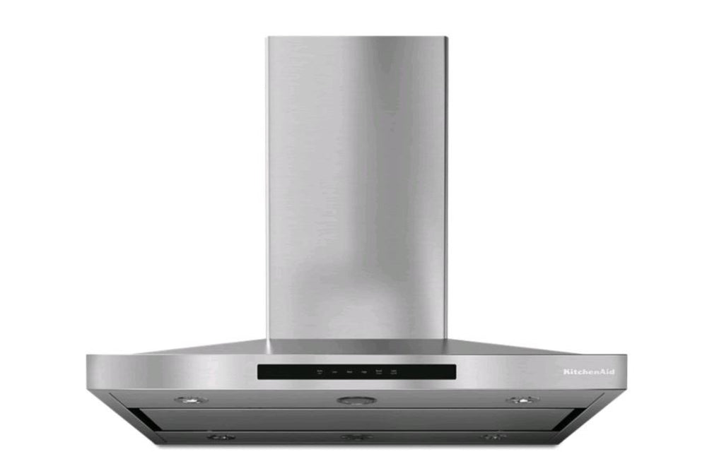 Campana extractora KitchenAid de pared en acero inoxidable con diseño tipo chimenea, iluminación LED integrada y controles electrónicos frontales. Ideal para eliminar humo, olores y vapores en cocinas modernas.