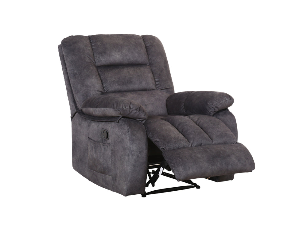 Silla de acento reclinable de color gris oscuro sobre un fondo blanco. 