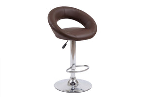 Taburete de bar ajustable con asiento acolchado en color marrón, respaldo curvo envolvente, reposapiés metálico y base cromada redonda. Diseño moderno ideal para barras de cocina, desayunadores y espacios contemporáneos.