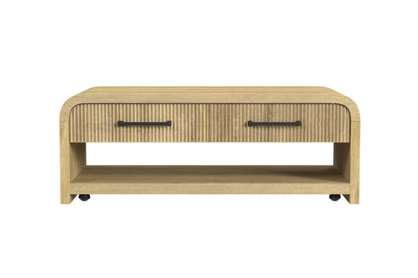 Mesa de centro crema con dos gavetas y un estante por debajo sobre un fondo blanco. 